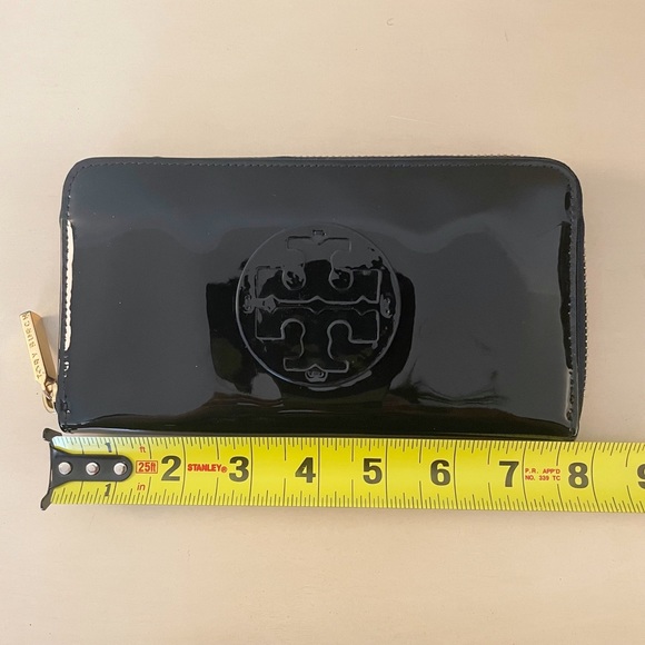 Tory Burch | Navy Patent Leather Zip Wallet - Picture 9 of 10
